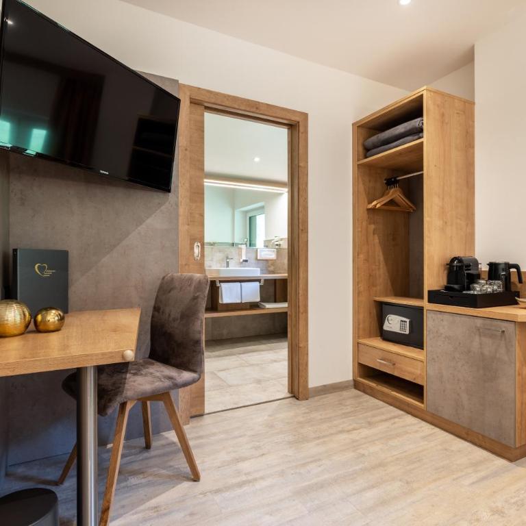 Der Burgblick-Adults Only 24 H Self Check In - Deluxe Double Room with Meadow View - without Balcony - 4