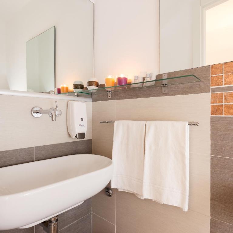 Relais 155 Guest House - Triple Room with Private Bathroom - 17
