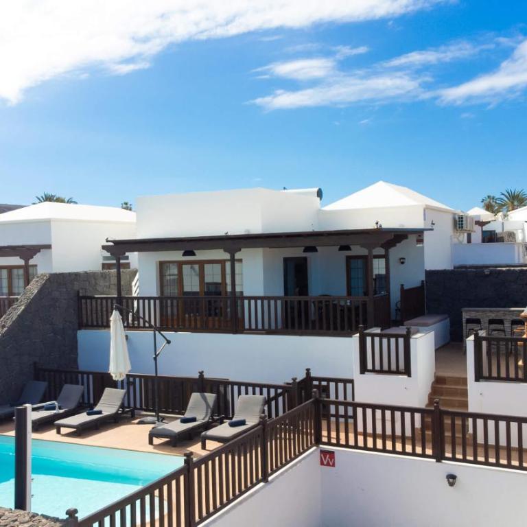 Villa Vista Reina - Luxury 6 Bedroom - Heated Pool- Views - Pool Table - Vista Lobos - Playa Blanca - Villa - 3