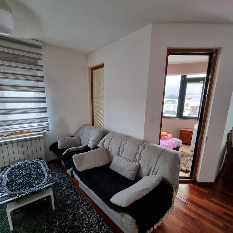Deluxe Apartment LV - Two-Bedroom Apartment - 2