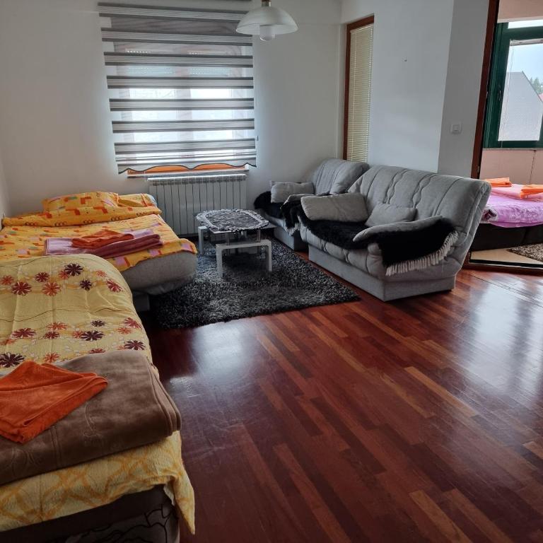 Deluxe Apartment LV - Two-Bedroom Apartment - 12