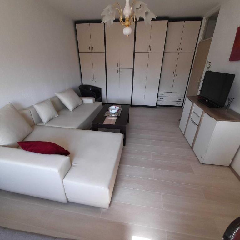 Blue Aura - One-Bedroom Apartment - 2