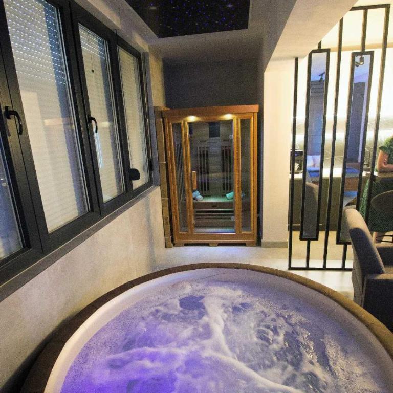 Jacuzzi Sauna SelfCheckIn Mystic - One-Bedroom Apartment - 8