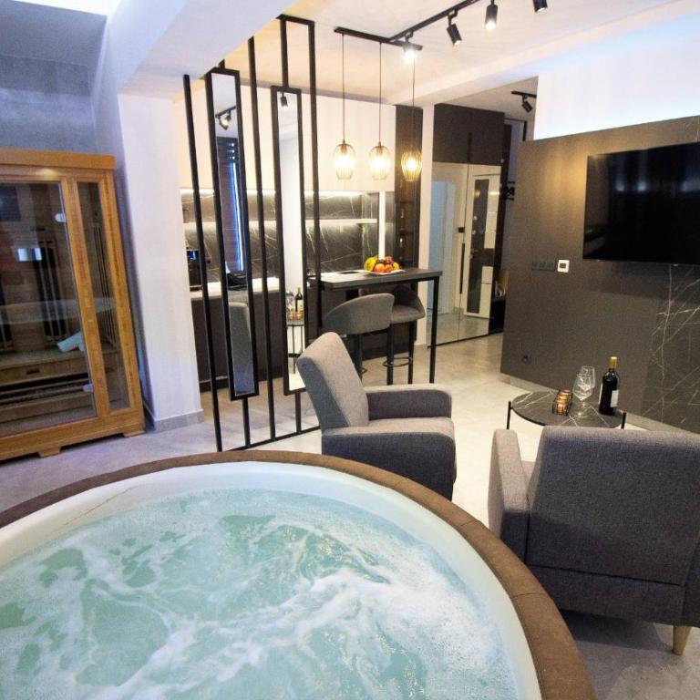 Jacuzzi Sauna SelfCheckIn Mystic - One-Bedroom Apartment - 12