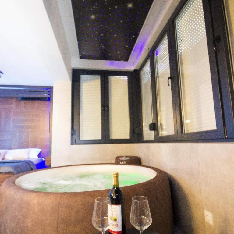 Jacuzzi Sauna SelfCheckIn Mystic - One-Bedroom Apartment - 13