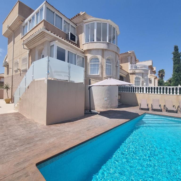 4 Bedroom Modern Villa Private Pool Villamartin - Villa - 4