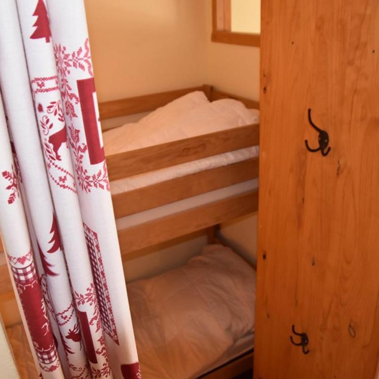 Studio avec Parking, Balcon Sud-Ouest et Équipements Complets - FR-1-266-193 - Studio - 4