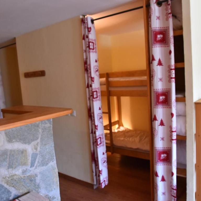 Studio avec Parking, Balcon Sud-Ouest et Équipements Complets - FR-1-266-193 - Studio - 10