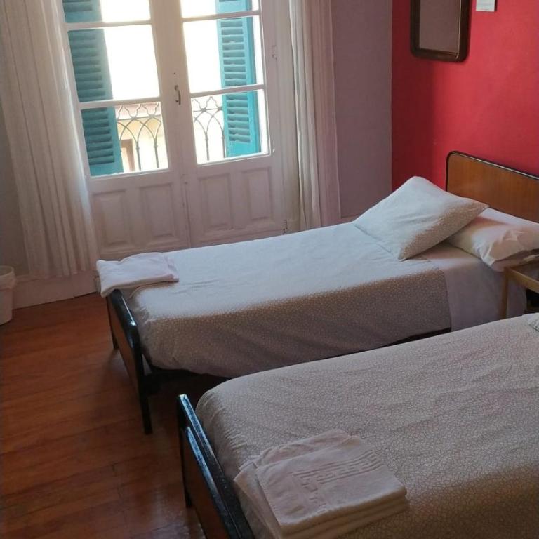 Pensión Manoli - Budget Twin Room with Shared Bathroom - 10
