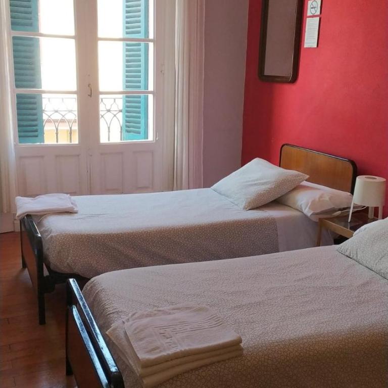 Pensión Manoli - Budget Twin Room with Shared Bathroom - 2