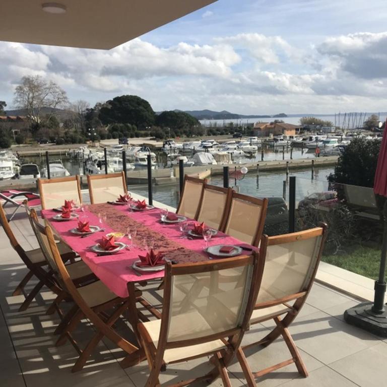 SUPERBE VILLA VUE MER JUSQU'A 14 COUCHAGES La LONDE LES MAURES Entre HYERES et Le LAVANDOU 4 Etoiles PISCINE CHAUFFEE - Four-Bedroom House - 5