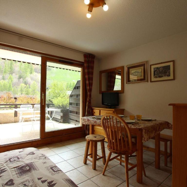 Studio lumineux avec terrasse sud. Serres-Chevalier, 4 personnes, équipements complets. - Appartement 1 Chambre - 12