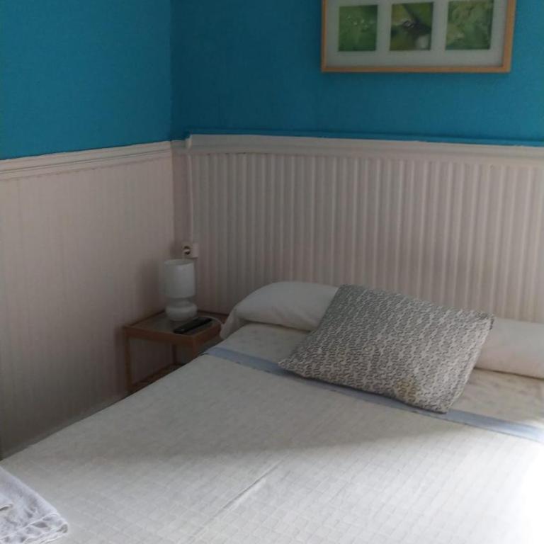 Pensión Manoli - Standard Double Room with Shared Bathroom - 10
