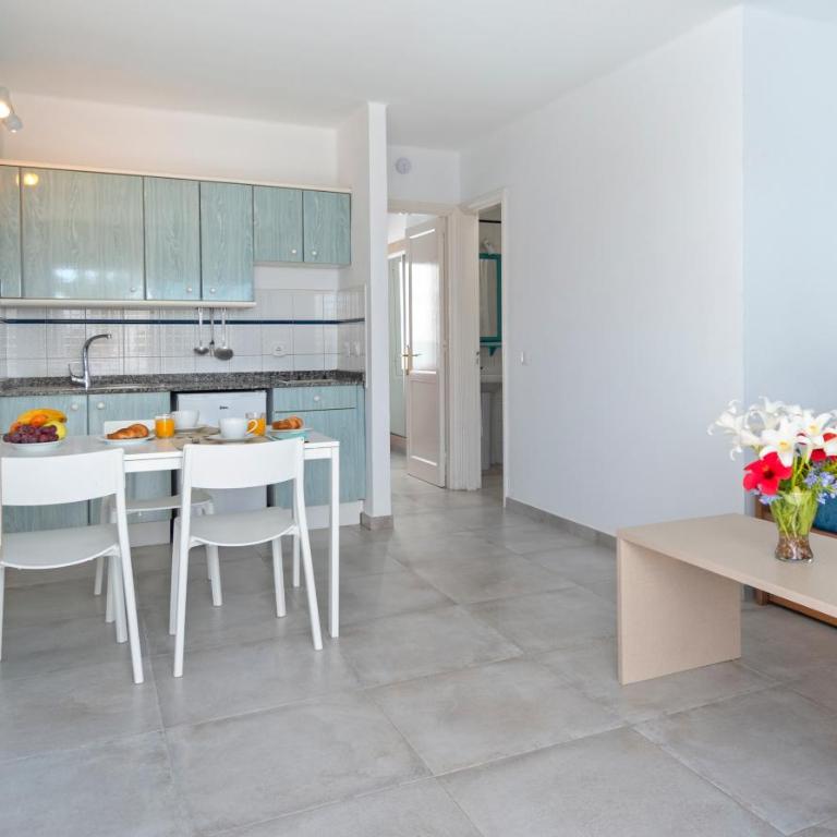 Apartamentos LIVVO Oasis - One-Bedroom Apartment (2 Adults) - 2