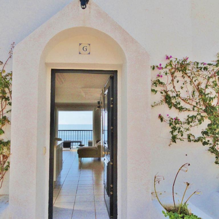 Dona Lola Micaela Beach front duplex 2 bedroom apartment - open sea and beach views surrounded by bars and restaurants - Costa del Sol - CS199 - Apartamento de 2 dormitorios - 5