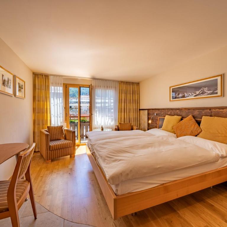 Hotel Pollux - Doppelzimmer mit Balkon - 1