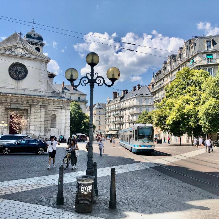 T2 rue Claude genin en duplex - One-Bedroom Apartment - 9