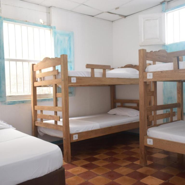Hosting and Travel Services 420 - Cama individual en dormitorio mixto - 6