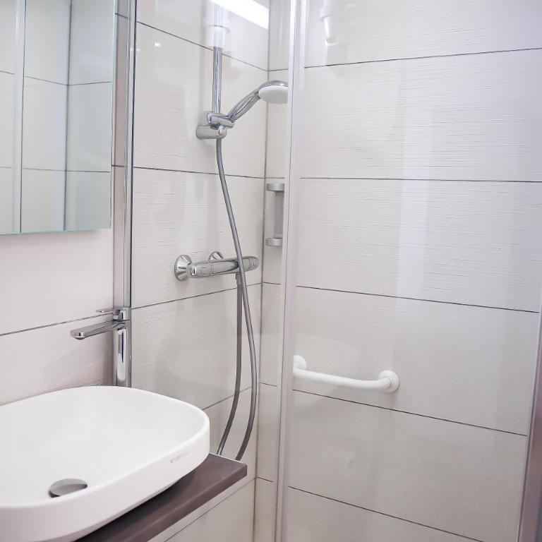 HOTEL AMBASSADEUR - Chambre Classique - 1