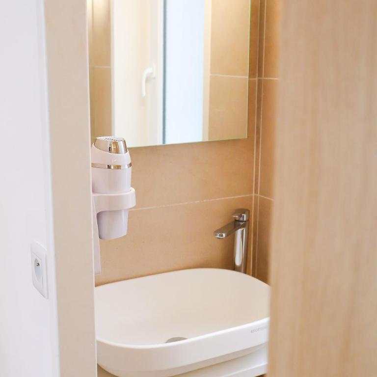 HOTEL AMBASSADEUR - Chambre Supérieure - 1