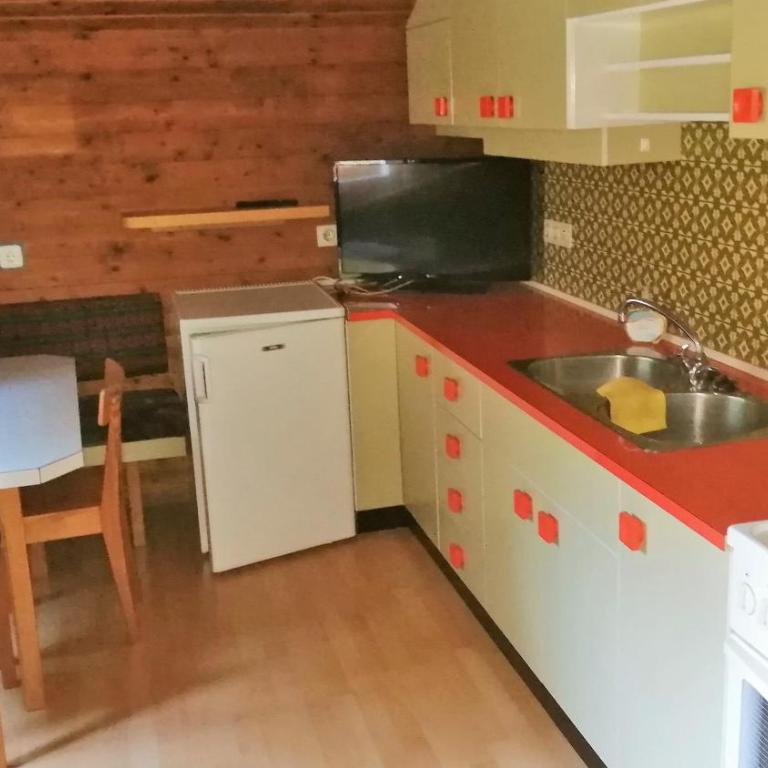 Ferienwohnung in abgelegener Ski- und Wanderhütte - Apartment mit 3 Schlafzimmern und Dusche - 2