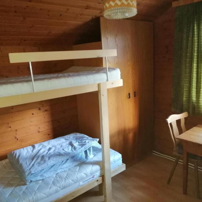 Ferienwohnung in abgelegener Ski- und Wanderhütte - Apartment mit 3 Schlafzimmern und Dusche - 4