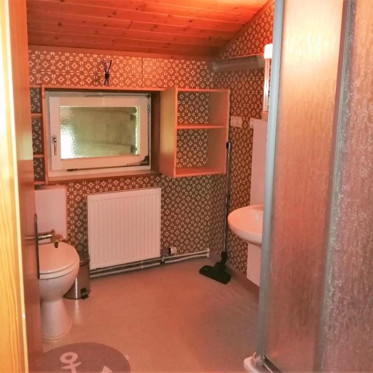 Ferienwohnung in abgelegener Ski- und Wanderhütte - Apartment mit 3 Schlafzimmern und Dusche - 5