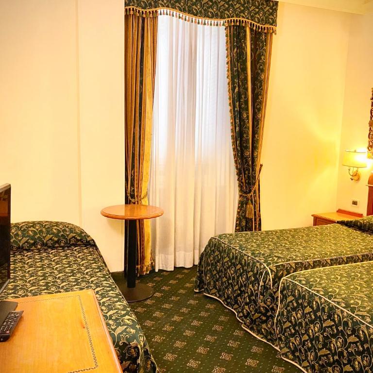 Hotel Champagne Palace - Camera Tripla Standard - 1