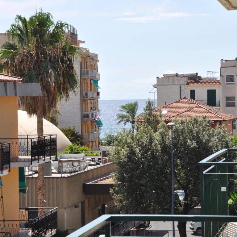 VIALE REPUBBLICA 329 9 - Appartamento con Balcone - 30