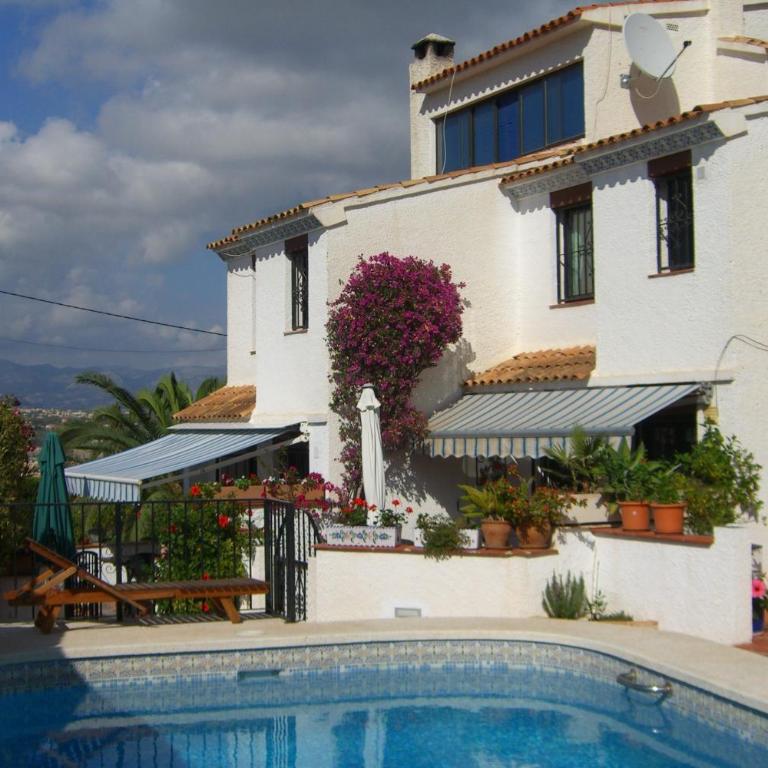 Tita - Three-Bedroom House - 1