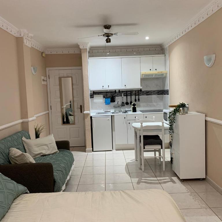 ¡ENCANTADOR ESTUDIO CON VISTAS! Edificio Albatros - Apartamento de 1 dormitorio - 2