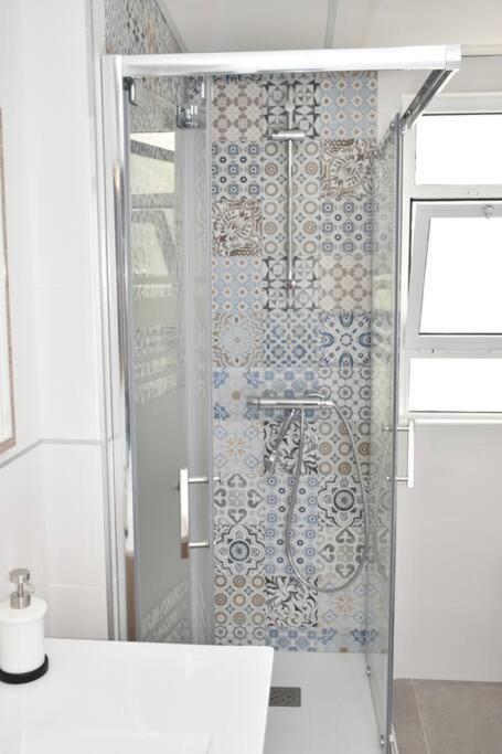 Spectacular Apartment 8 pax/4 rooms & Free Parking - Apartamento - 27