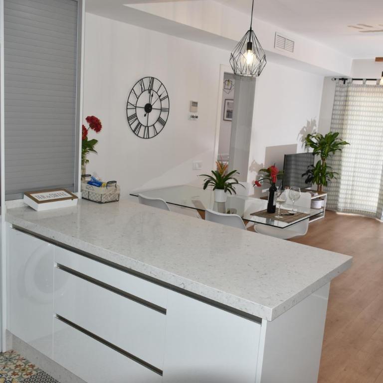 Spectacular Apartment 8 pax/4 rooms & Free Parking - Apartamento - 8