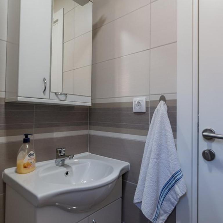 Apartman Raj Macevine - Kuća sa 1 Spavaćom Sobom - 13