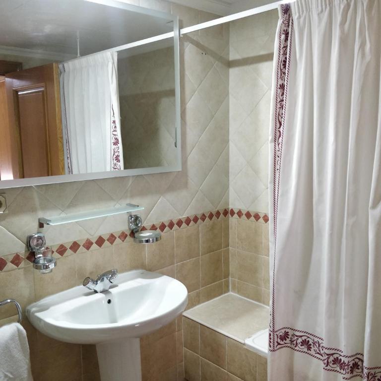 Gavilanes 2 TOLEDO - Habitación Doble - 2 camas - 1
