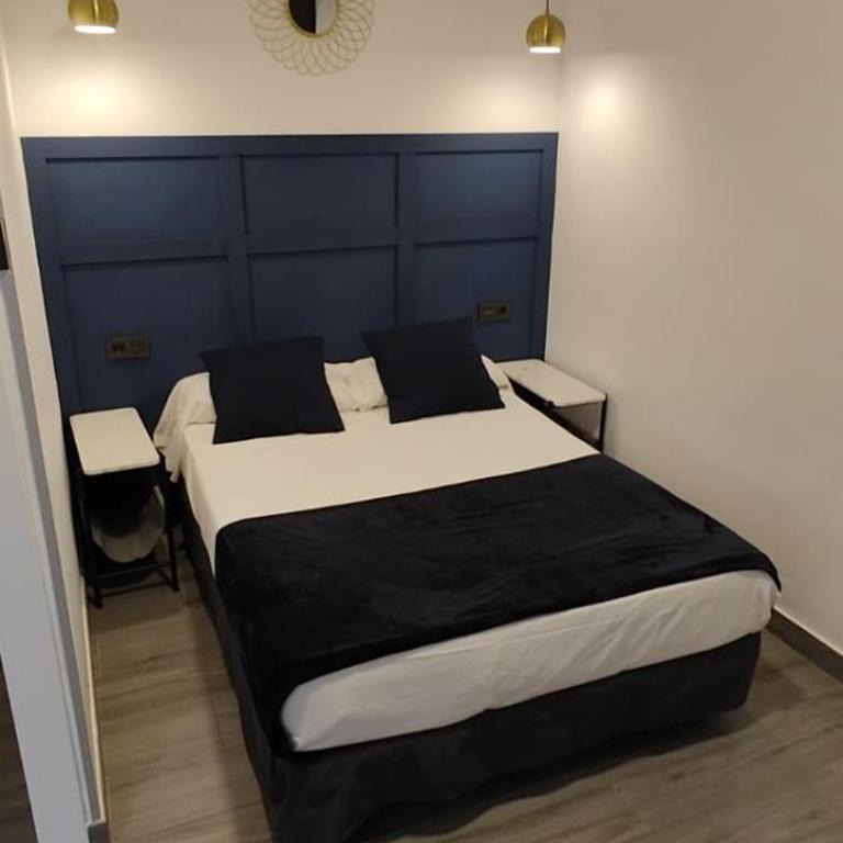 ROOMS Los MONTES - Double Room - 11