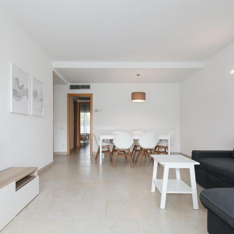 UHC Spa Aqquaria Family Complex - Two-Bedroom Apartment with Pool View - 3
