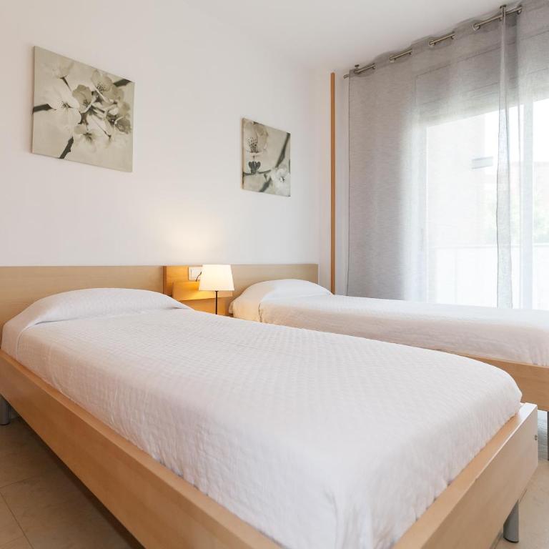 UHC Spa Aqquaria Family Complex - Two-Bedroom Apartment with Pool View - 30