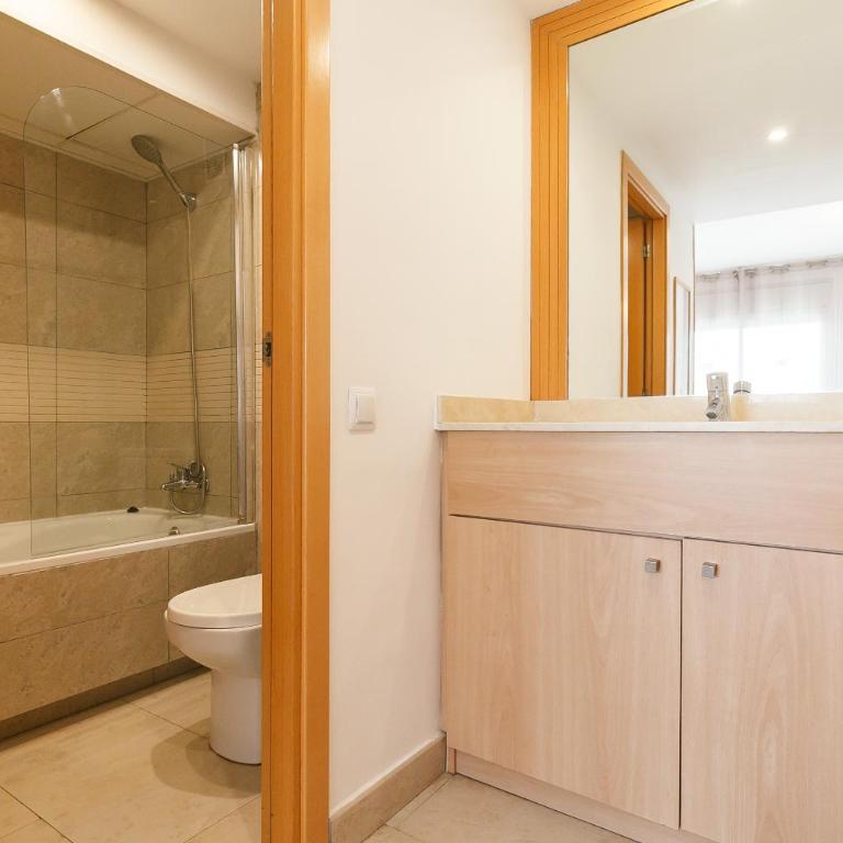 UHC Spa Aqquaria Family Complex - Two-Bedroom Apartment with Pool View - 12