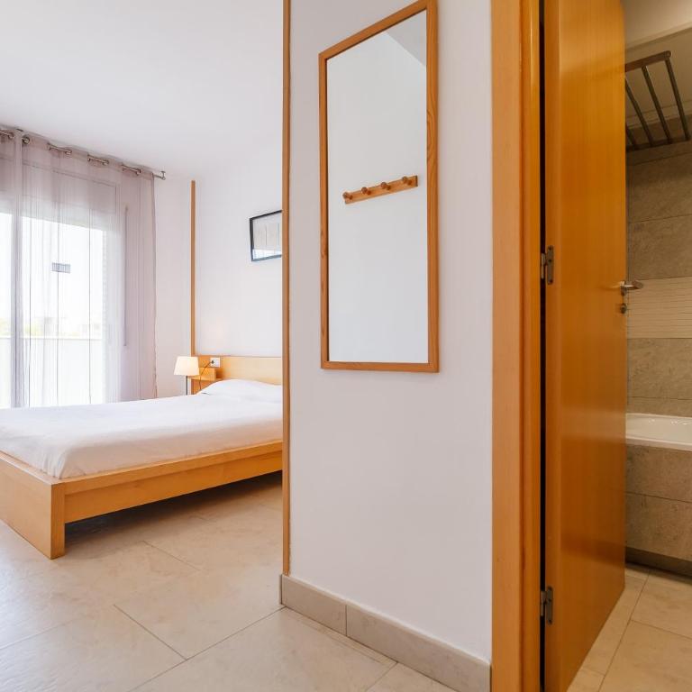 UHC Spa Aqquaria Family Complex - Two-Bedroom Apartment with Pool View - 11