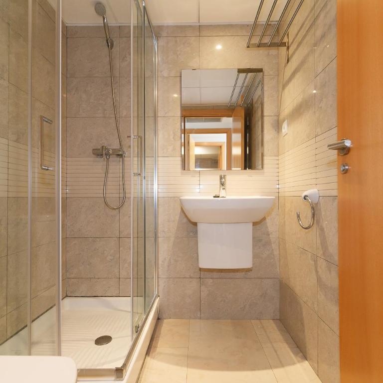 UHC Spa Aqquaria Family Complex - Two-Bedroom Apartment with Pool View - 16