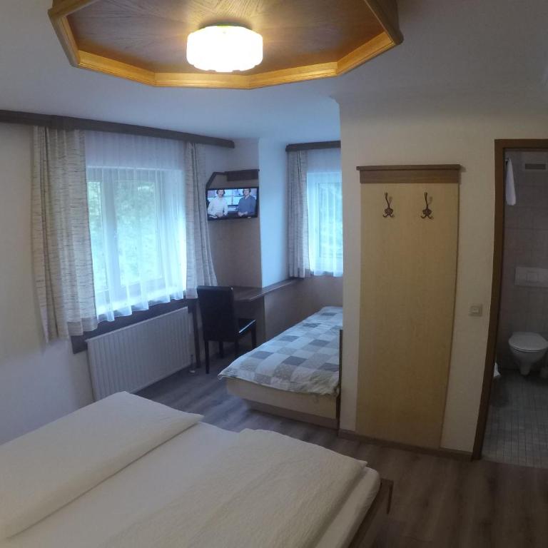 Hotel-Garni Seestrand - Doppelzimmer mit Zustellbett - 7