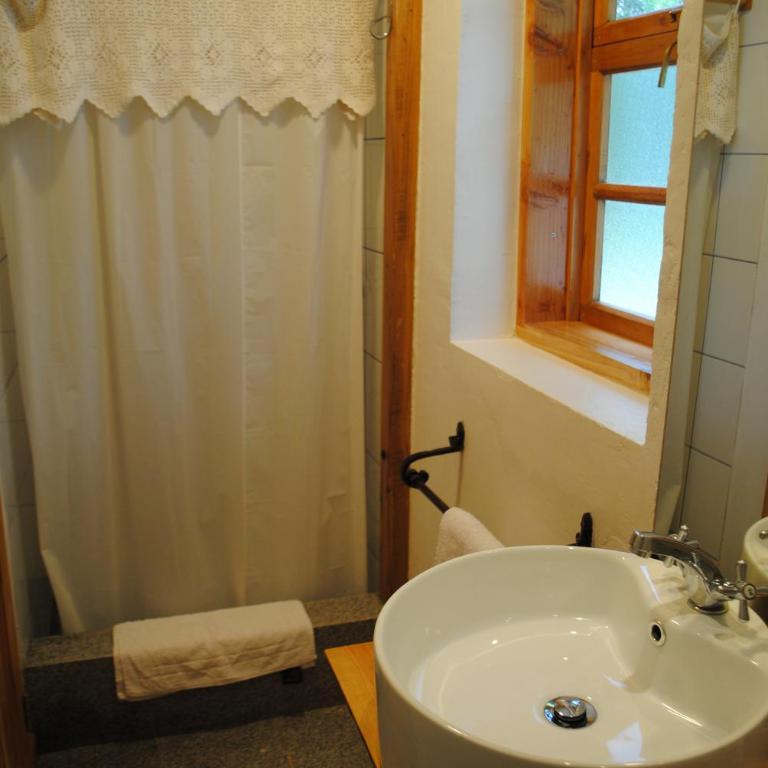 Hostería de la Patagonia - Quadruple Room with Private Bathroom - 9