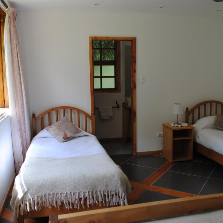 Hostería de la Patagonia - Quadruple Room with Private Bathroom - 8