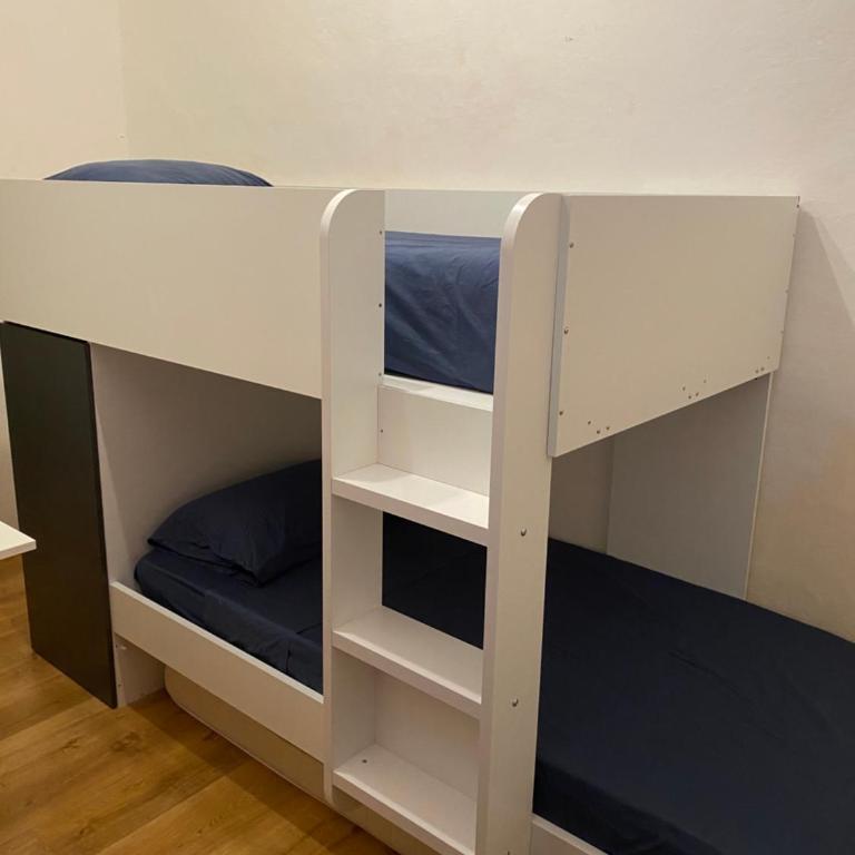 Villa Zara - Standard Twin Room with Shared Bathroom - 6
