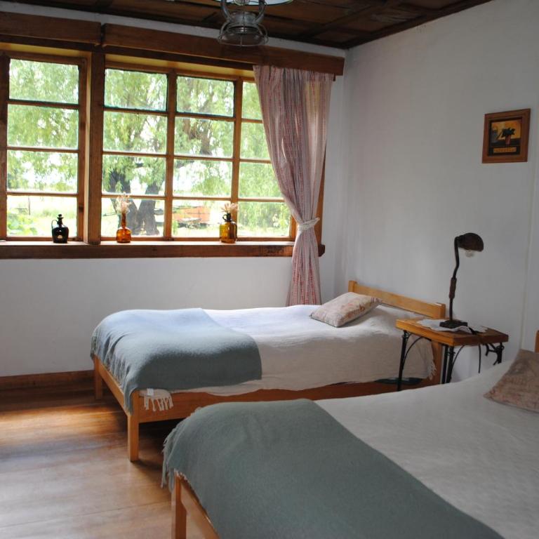 Hostería de la Patagonia - Quadruple Room with Private Bathroom - 3