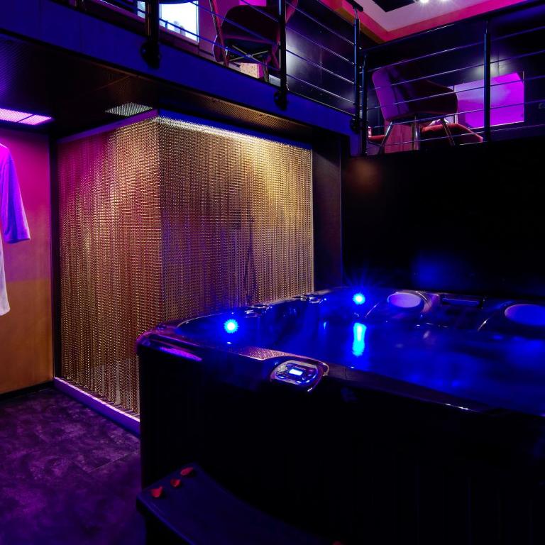 Mieuxqualhotel jacuzzi privatif Love room - Appartement 1 Chambre - 1