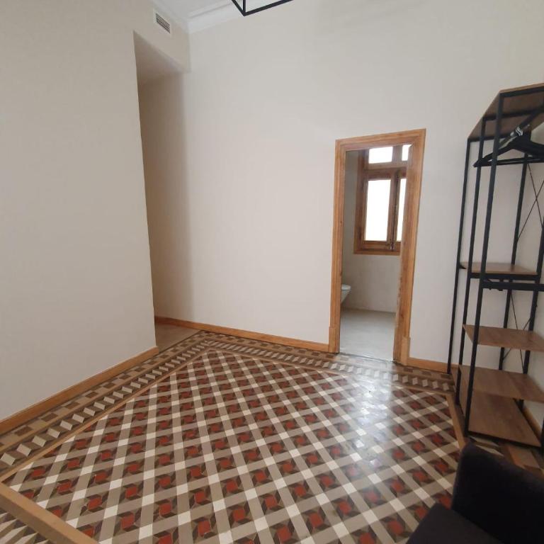 Hostal Lausanne - Superior Double Room with Balcony - 3