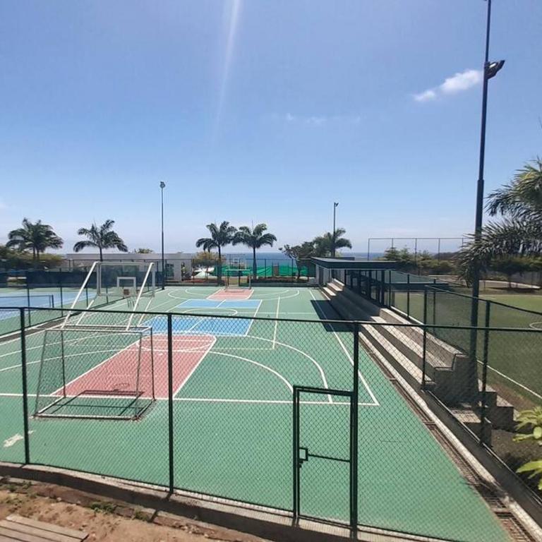 Espectacular casa grande vacacional en Manta! - Casa de 5 dormitorios - 11