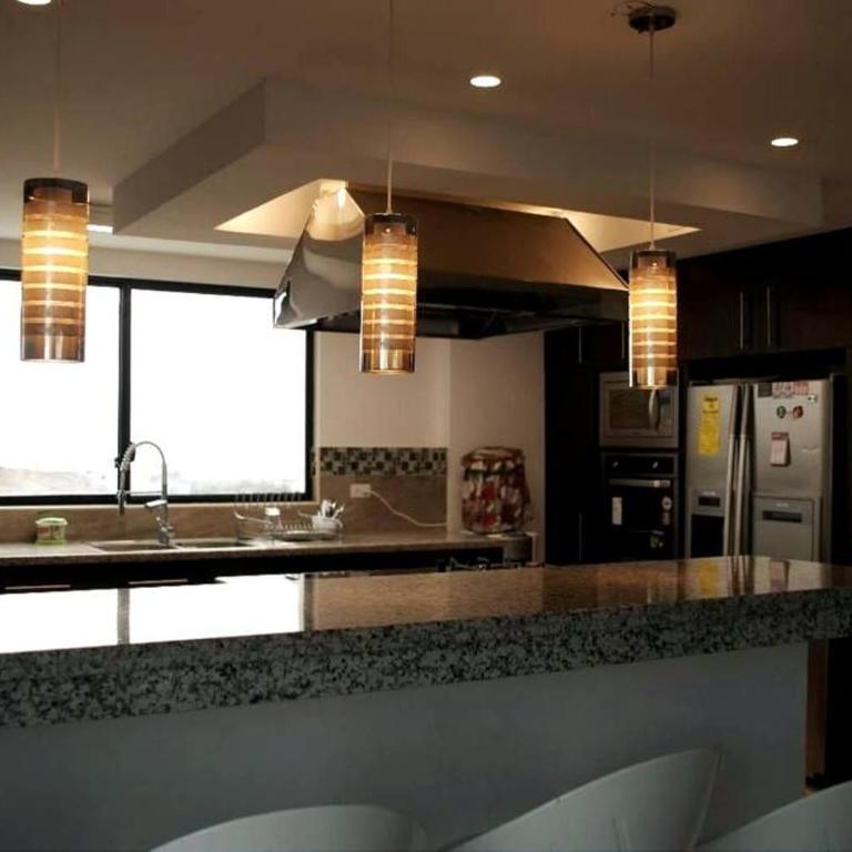 Espectacular casa grande vacacional en Manta! - Casa de 5 dormitorios - 19